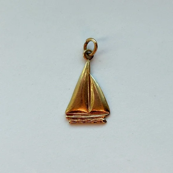 10k Vintage Gold Sailboat Charm / Pendant - Picture 1 of 4